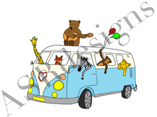Afbeelding in Gallery-weergave laden, Vrolijke en avontuurlijke dieren poster voor babykamer of kinderkamer van een VW busje met dieren in blauw
