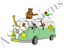 Afbeelding in Gallery-weergave laden, Vrolijke en avontuurlijke dieren poster voor babykamer of kinderkamer van een VW busje met dieren in mintgroen
